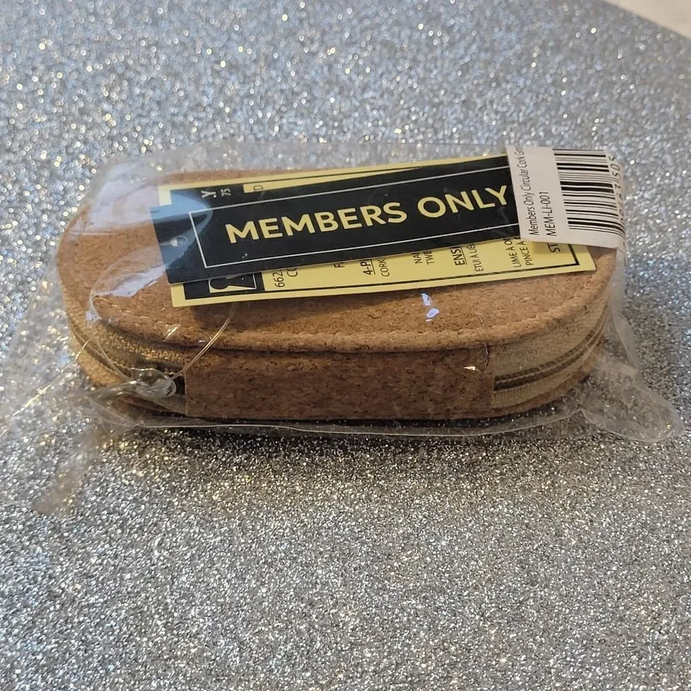 Members Only Circular Cork Grooming Kit 4 Piece Set in Zip Pouch Unisex New OOS